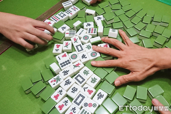 麻将小游戏规则_手机麻将游戏规律_麻将游戏基本规则