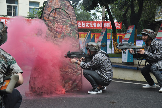 枪战真人对战手机游戏_对战真人枪战手机游戏有哪些_真人打枪战游戏