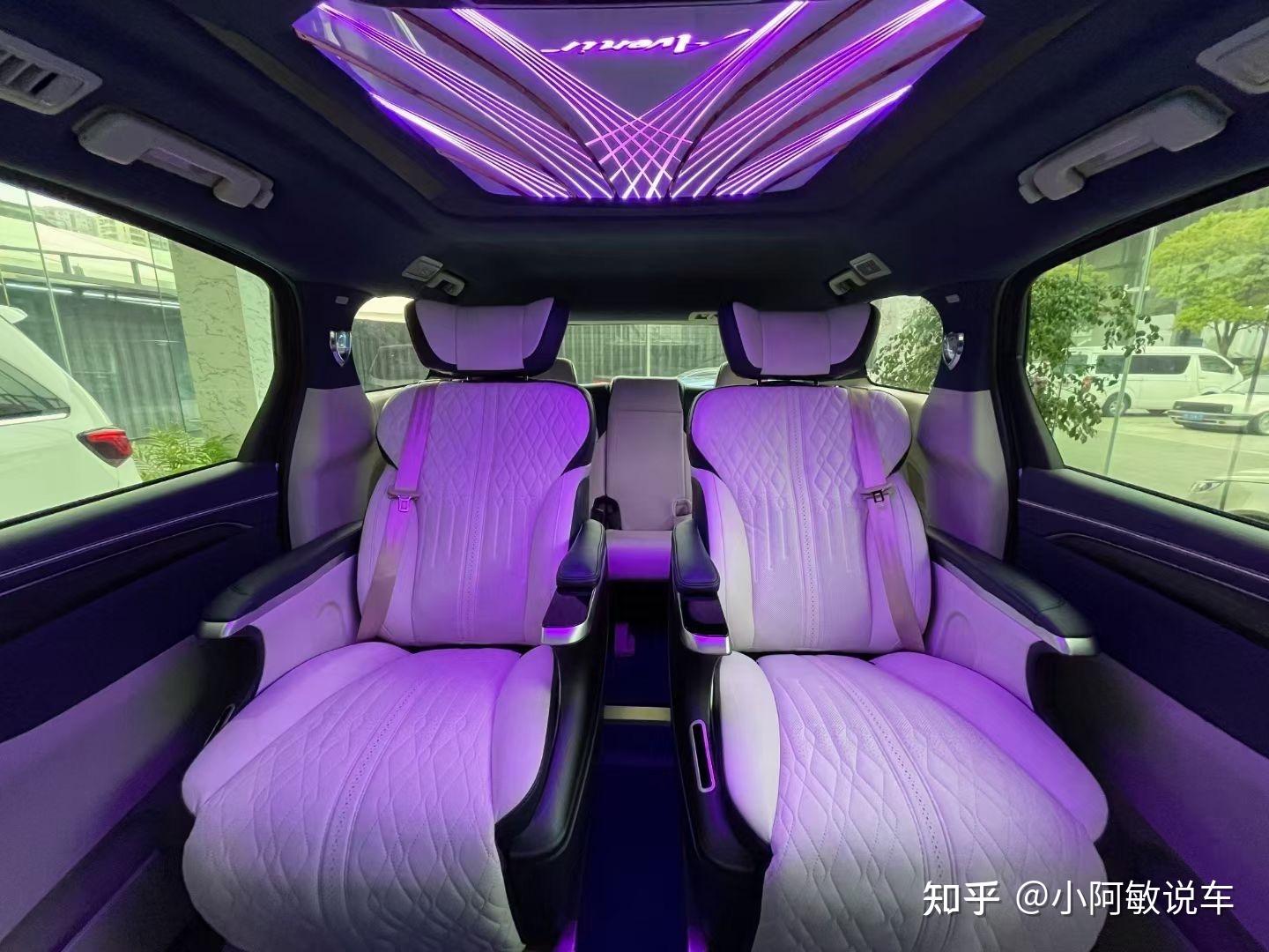 手机打游戏坐姿_玩手游坐姿_坐着打游戏的姿势