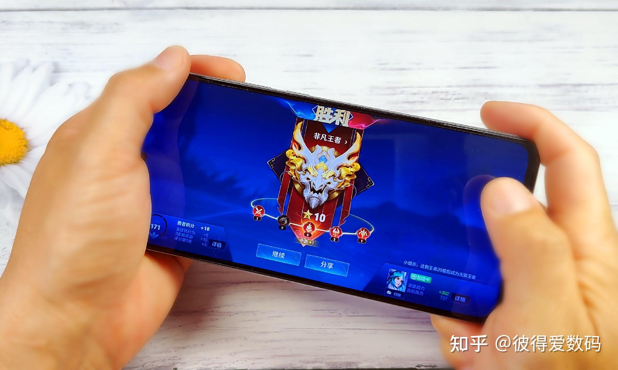 游戏里有手机的游戏_手机游戏有吗_手机版的游戏有哪些说一下