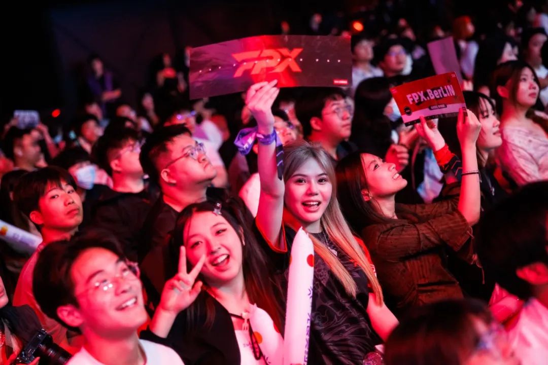 手机婚纱游戏_婚纱小游戏大全婚纱小游戏_婚纱手机游戏怎么玩
