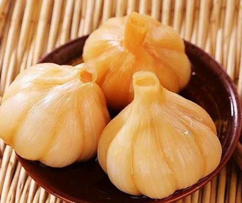 腊八蒜怎么腌制才能又脆又绿_蒜脆腌制绿腊八才能吃吗_怎样腌制翠绿的腊八蒜