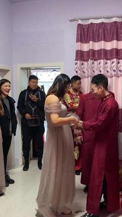 结婚游戏挤气球,结婚游戏中的甜蜜瞬间